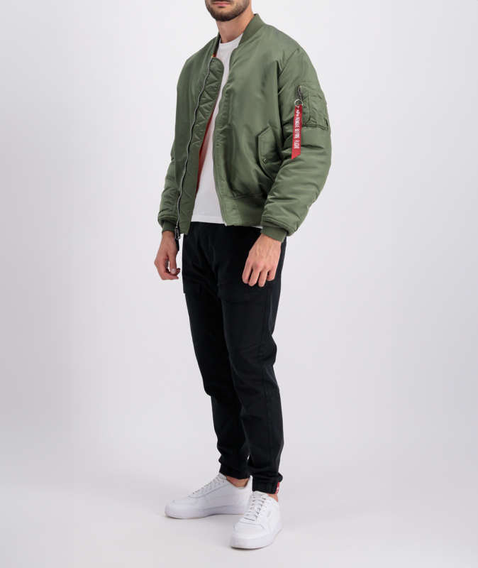ma-1_heritage_kurtka_bomberka_alpha_industries_sage_green_photo_product_0000s_0000s_0004_Generative-Fill-6.png