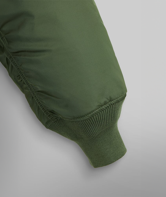 ma-1_heritage_kurtka_bomberka_alpha_industries_sage_green_photo_product_0000s_0000s_0006_Generative-Fill-8.png