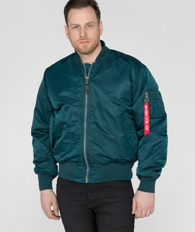 ma-1_heritage_kurtka_bomberka_alpha_industries_navy_photo_product_0000s_0000s_0003_Generative-Fill-15.png