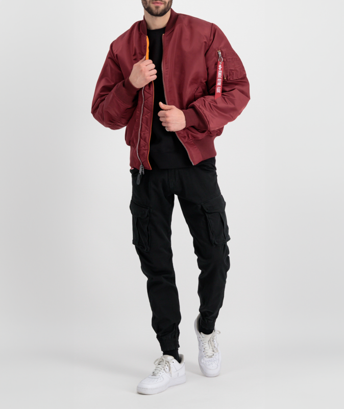 ma-1_heritage_kurtka_bomberka_alpha_industries_burgundy_photo_product_0000s_0000s_0002_Generative-Fill-10.png