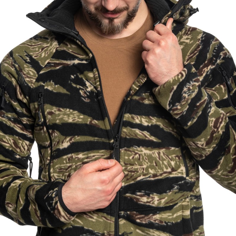 1857664_polar-helikon-patriot-mk2-hybrid-fleece-tiger-stripe-model-zapiecie.jpg